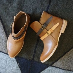 Pointed Leather Boots